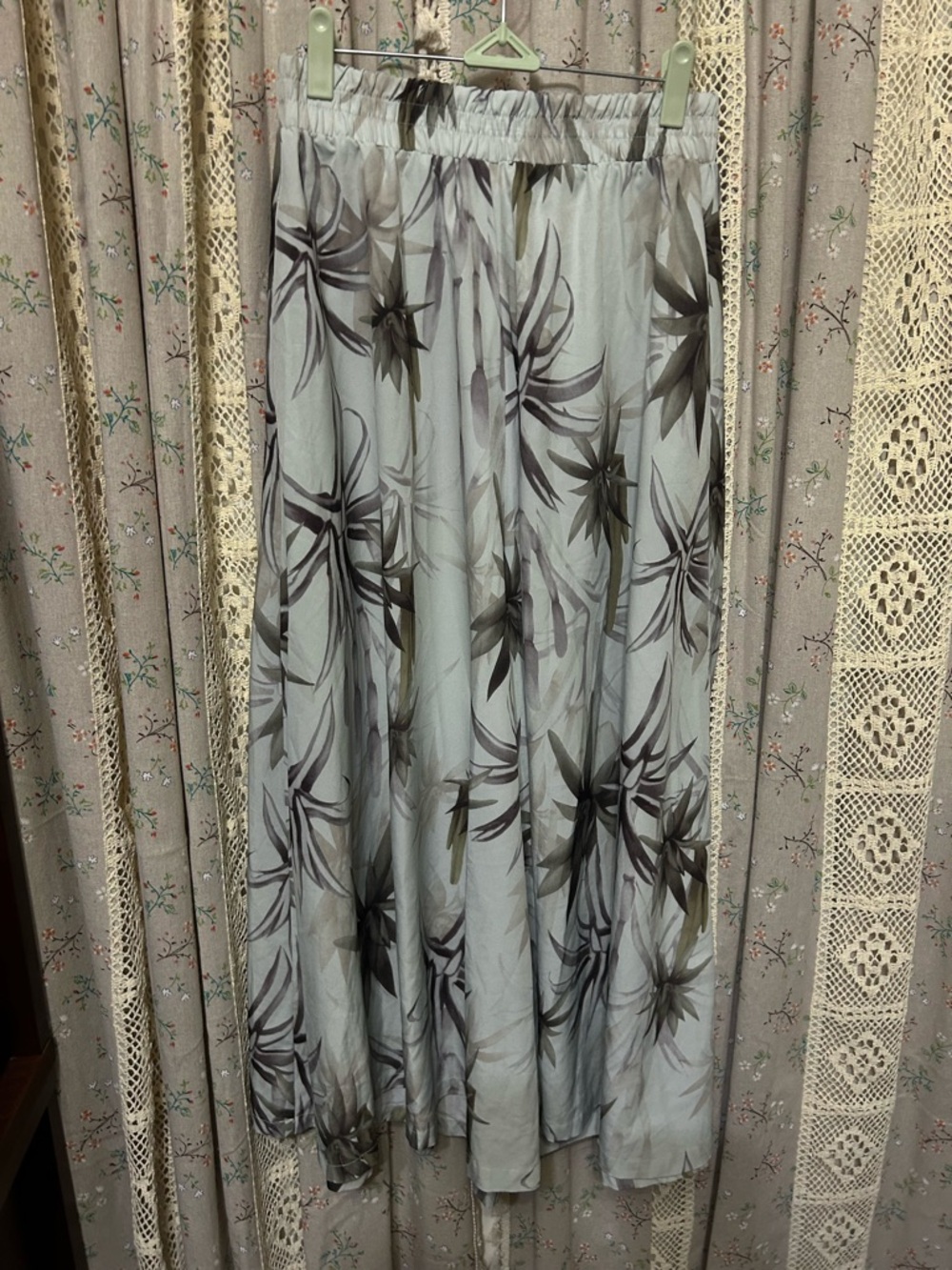 2/$28 B My Story Floral Wide Leg Palazzo Pants – Medium – EUC